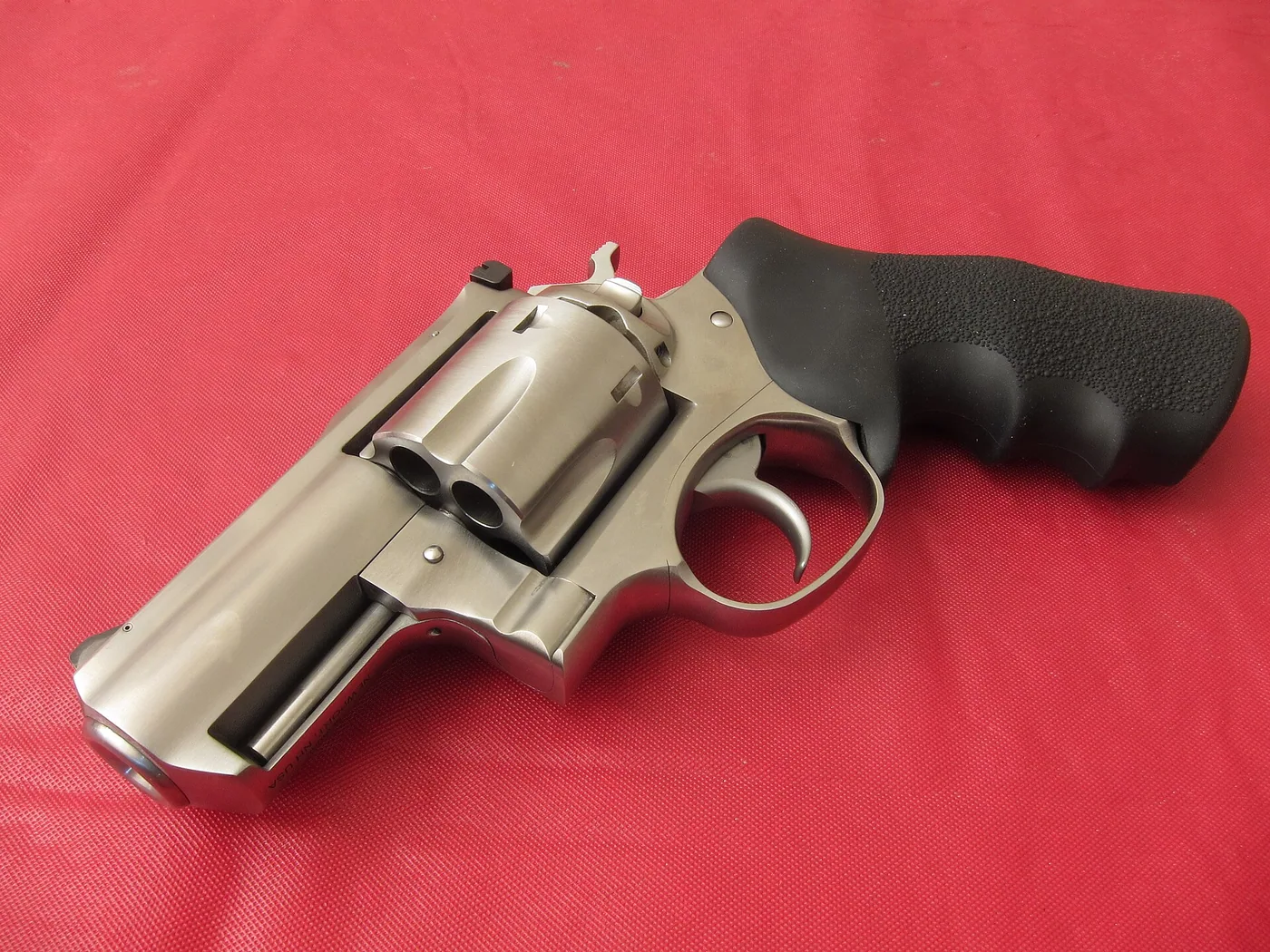 Ruger Super Redhawk double-action revolver, side view