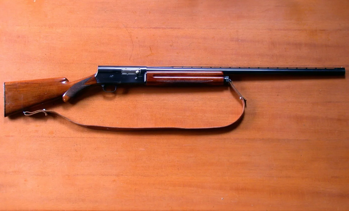 Browning Auto-5 (A5) semi-automatic shotgun, side view